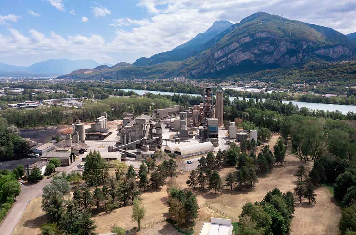 Landscape photo of mountain and valley with cement manufacturing facility (Tier 2_Places_ManufacturingFacility_Grenoble_OAT-DJI_0988)