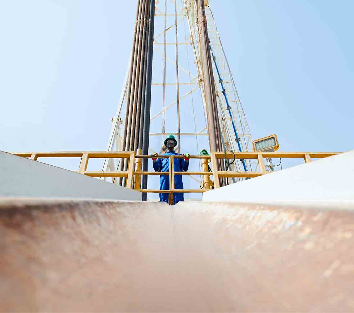 Photo of man looking down rig on site (Tier 1_LearningCenter_Abu Dhabi_MENA_8465)