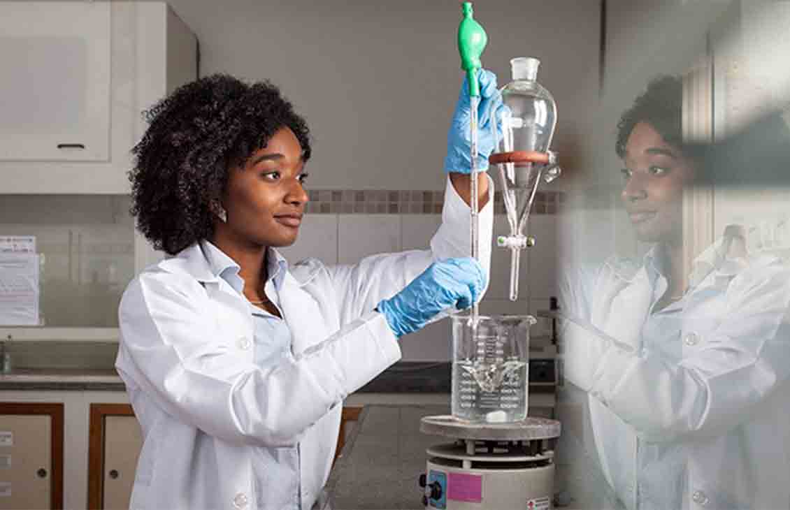 Schlumberger Foundation, woman working in a lab